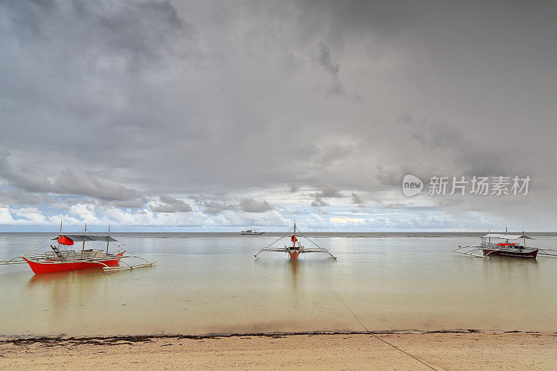 日落在搁浅的balangay或邦加船。蓬Ballo beach-Sipalay-Philippines.0350